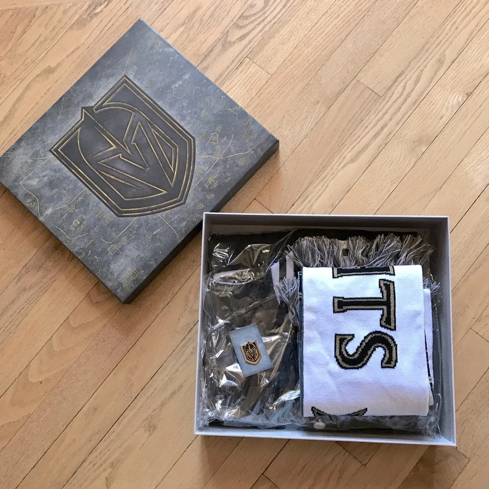 Vegas Golden Knights 2024 Season 8 Member Box Varsity Bomber Jacket XL Scarf Pin - Picture 3 of 15